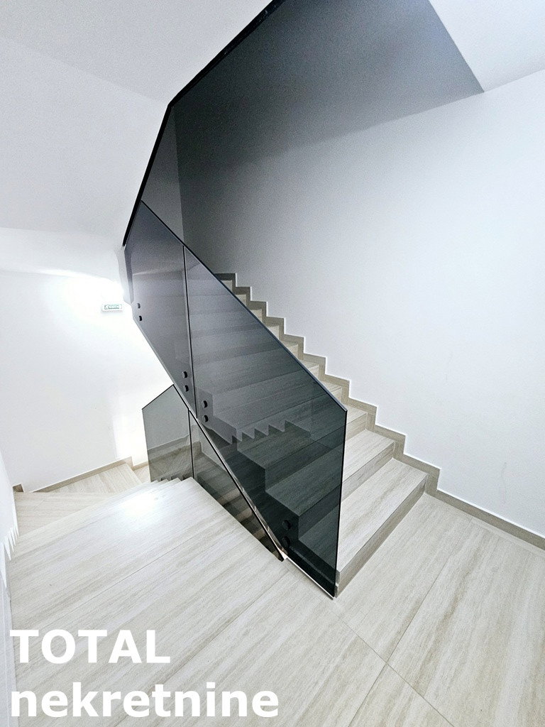 Lokal Prodaja Novi Sad  208 m2