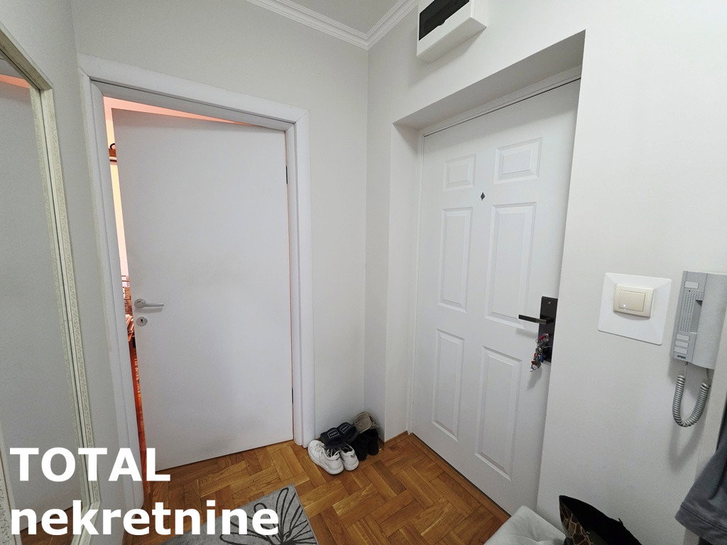 stanovi-1-5-re-centar-1102782-1mnbu Jednoiposoban stan na prodaju, Centar, Novi Sad, 44m², 129.500 €