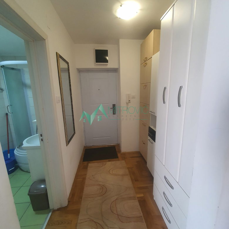 Jednosoban stan na prodaju, Grbavica, Novi Sad, 37m², 5. sprat, 118.450 €