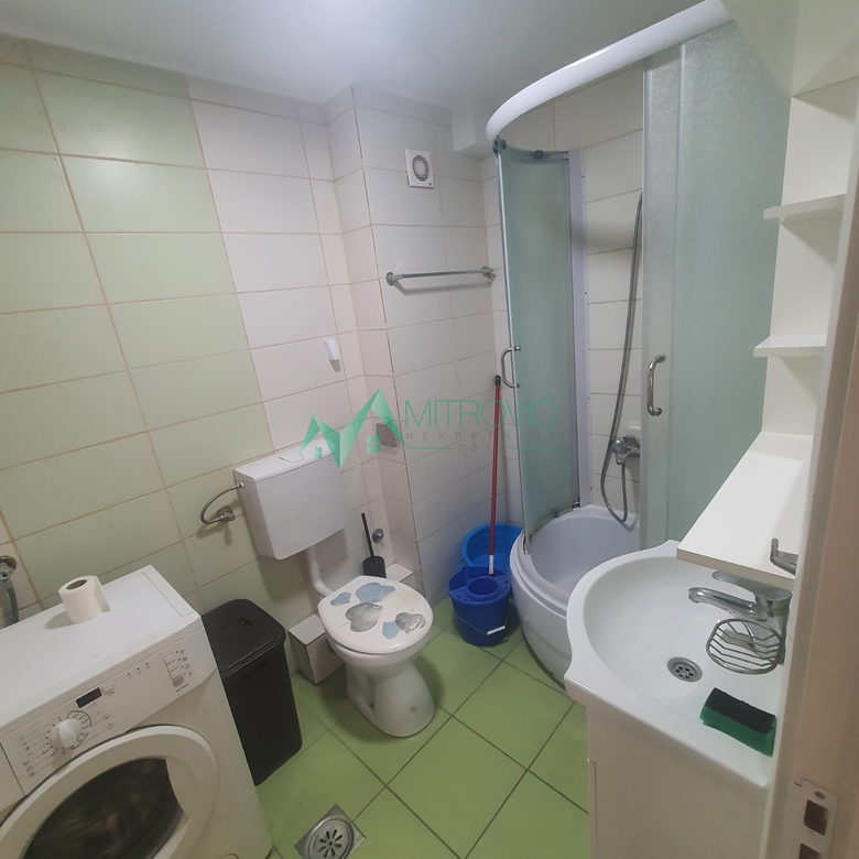 Jednosoban stan na prodaju, Grbavica, Novi Sad, 37m², 5. sprat, 118.450 €