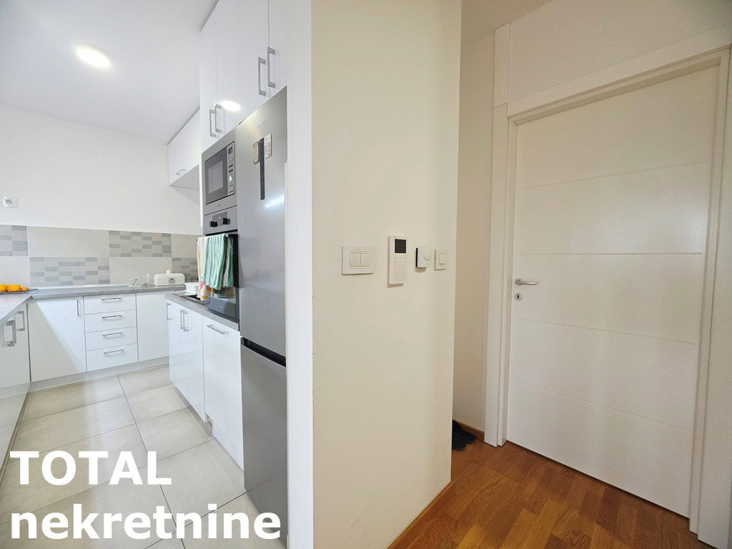 Dvoiposoban stan na prodaju, Bulevar Patrijarha Pavla, Novi Sad, 82m², 225.000 €