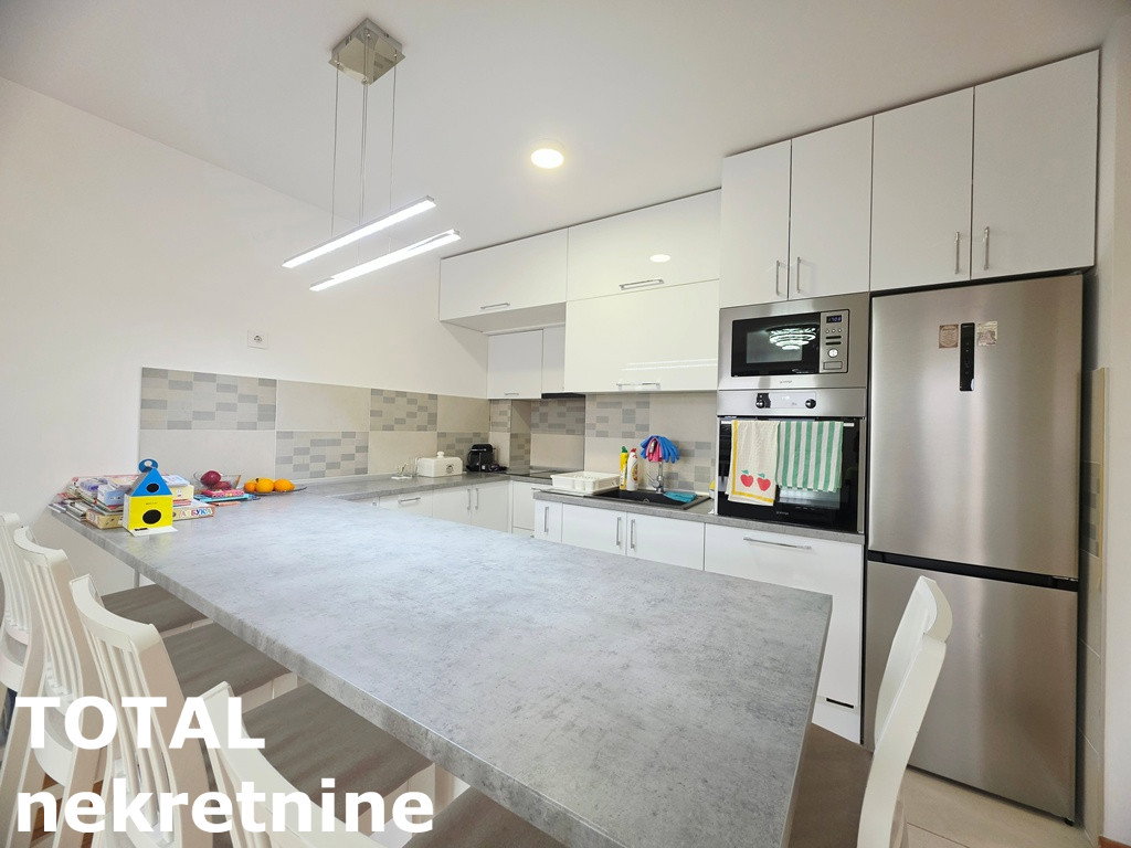 Dvoiposoban stan na prodaju, Bulevar Patrijarha Pavla, Novi Sad, 82m², 225.000 €