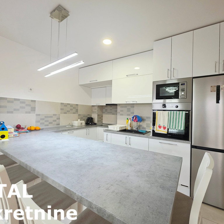 Dvoiposoban stan na prodaju, Bulevar Patrijarha Pavla, Novi Sad, 82m², 225.000 €