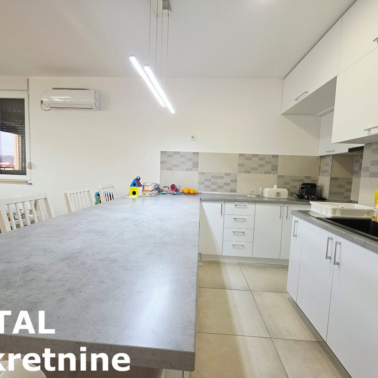 Dvoiposoban stan na prodaju, Bulevar Patrijarha Pavla, Novi Sad, 82m², 225.000 €