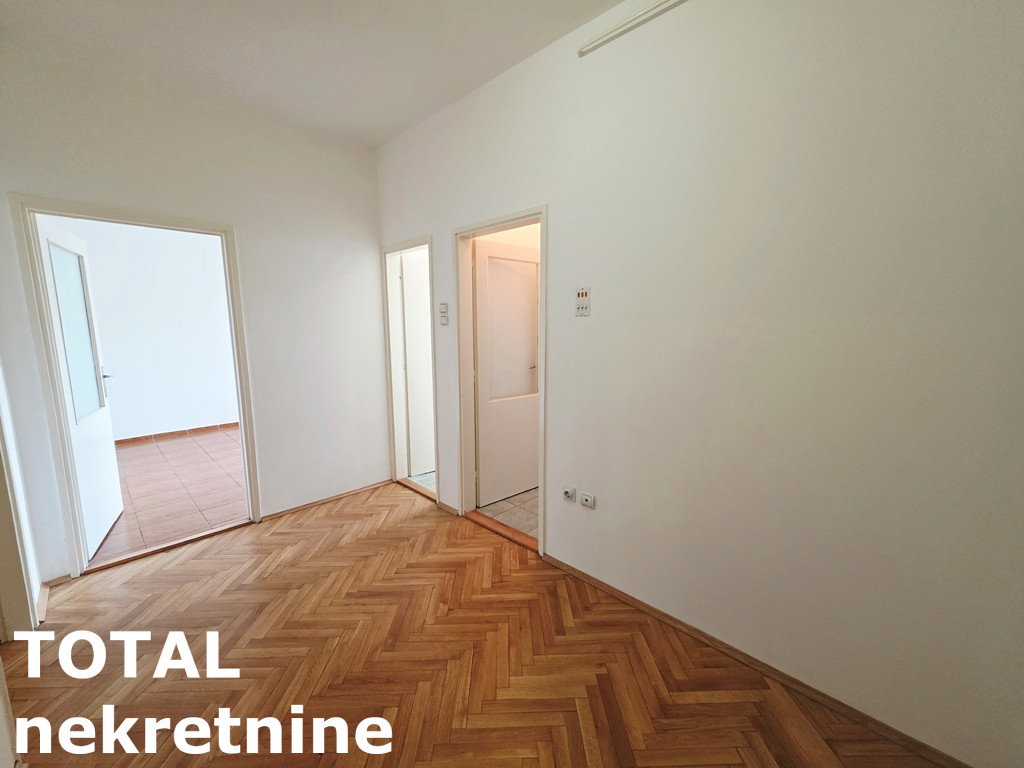 stanovi-2-5-re-kej-1102520-lwzly Dvoiposoban stan na prodaju, Kej, Novi Sad, 68m², 205.000 €