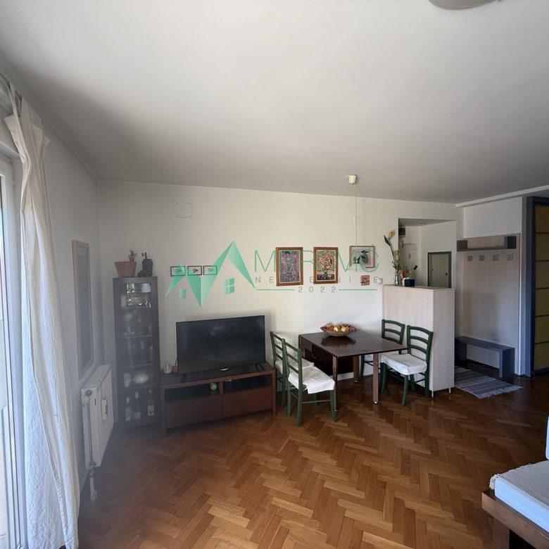 Stan Prodaja Novi Sad  77 m2