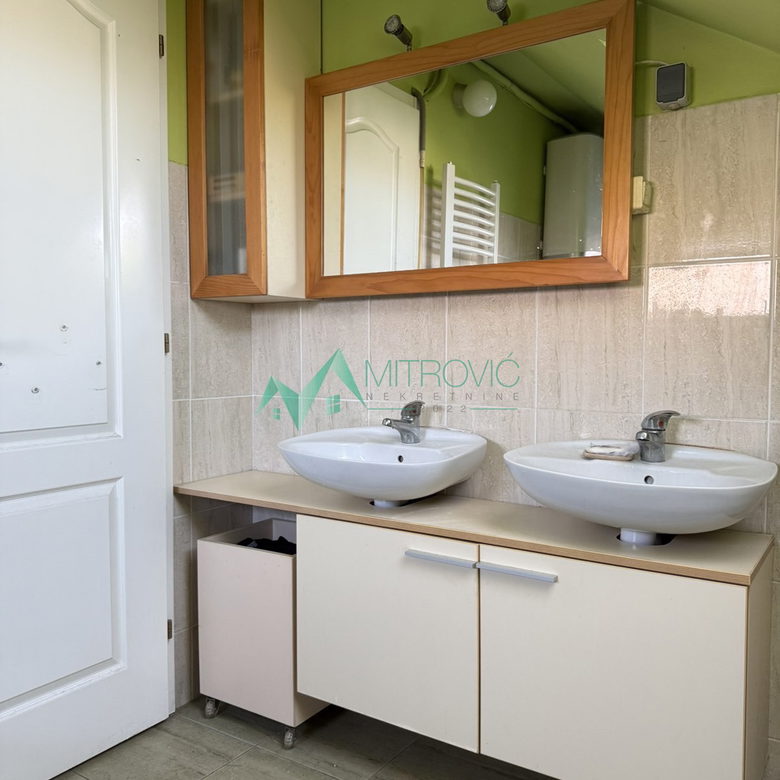 Troiposoban stan na prodaju, Grbavica, Novi Sad, 77m², 196.000 €