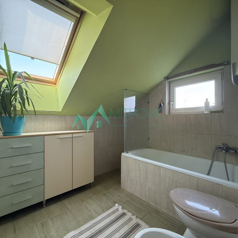 Troiposoban stan na prodaju, Grbavica, Novi Sad, 77m², 196.000 €