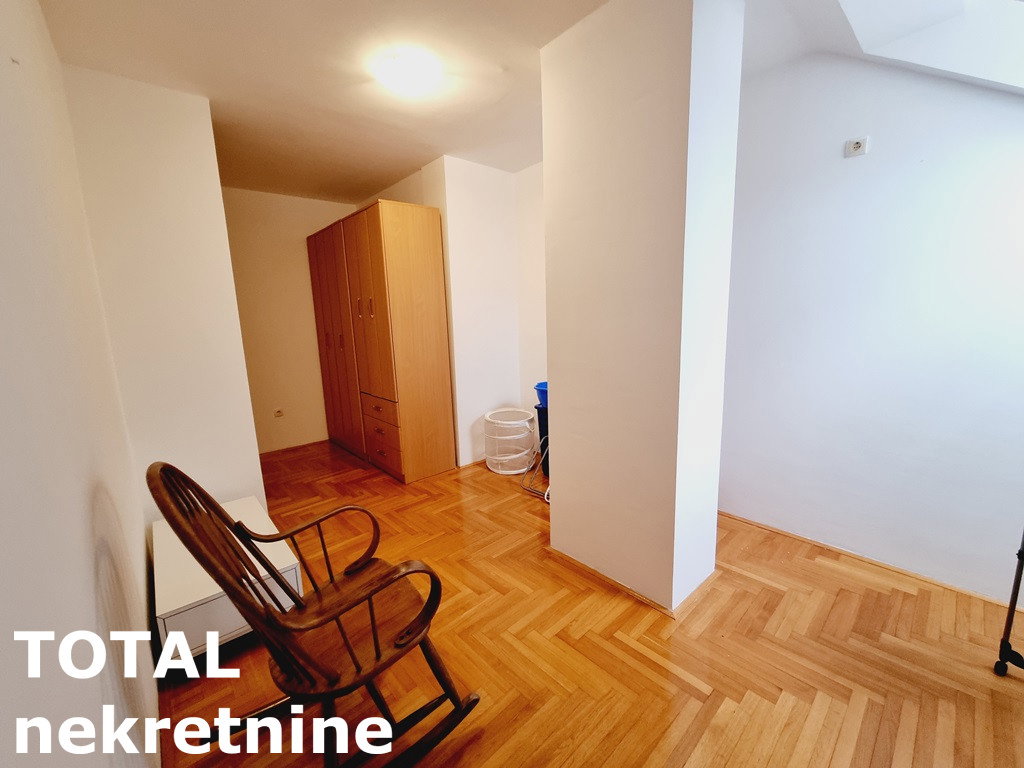Troiposoban stan na prodaju, Socijalno, Novi Sad, 80m², 236.900 €