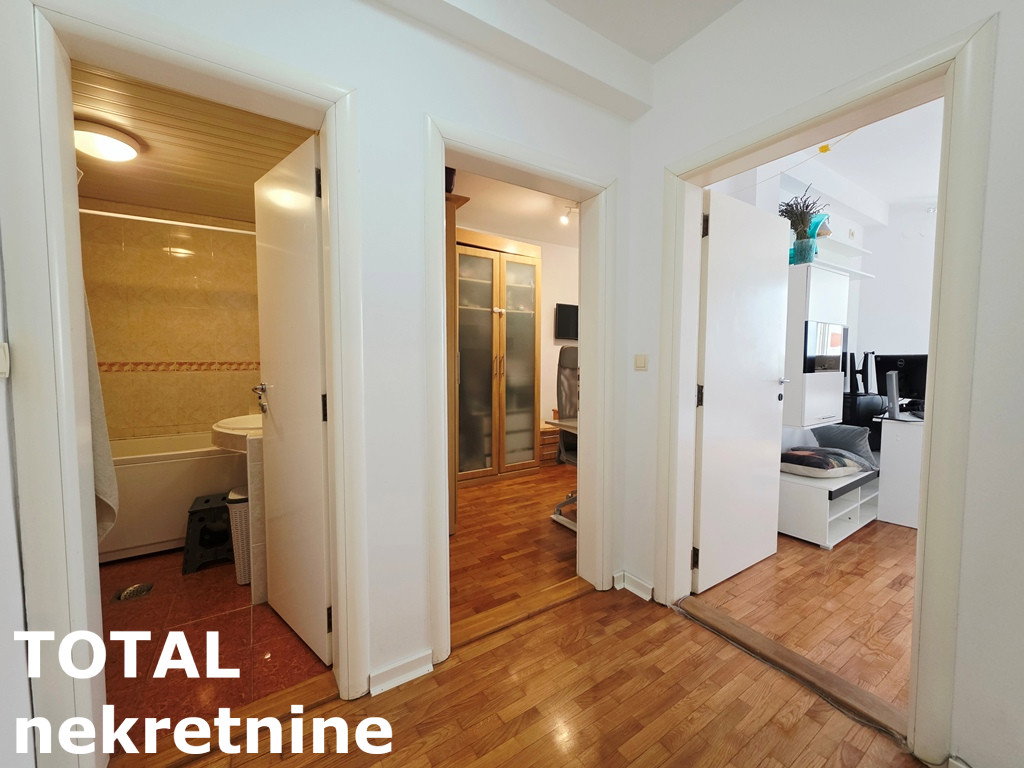 Troiposoban stan na prodaju, Grbavica, Novi Sad, 79m², 260.000 €