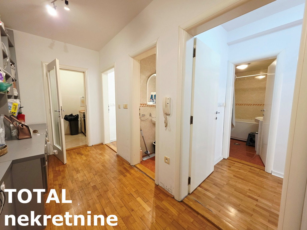 Troiposoban stan na prodaju, Grbavica, Novi Sad, 79m², 260.000 €