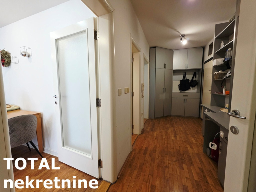 Troiposoban stan na prodaju, Grbavica, Novi Sad, 79m², 260.000 €