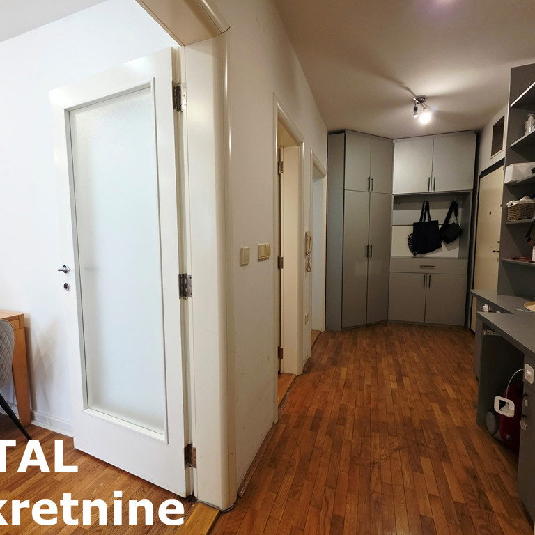 Troiposoban stan na prodaju, Grbavica, Novi Sad, 79m², 260.000 €