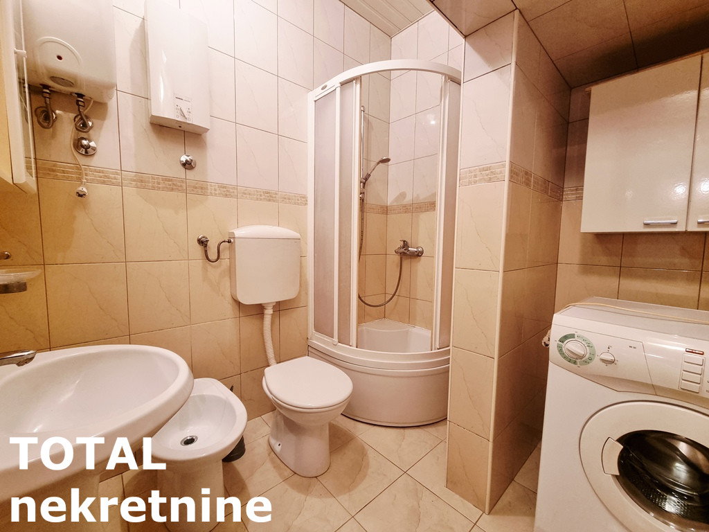 Trosoban stan na prodaju, Adamovićevo Naselje, Novi Sad, 57m², 136.800 €