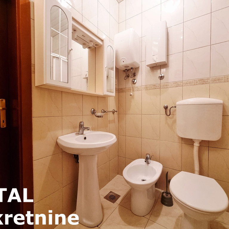 Trosoban stan na prodaju, Adamovićevo Naselje, Novi Sad, 57m², 136.800 €