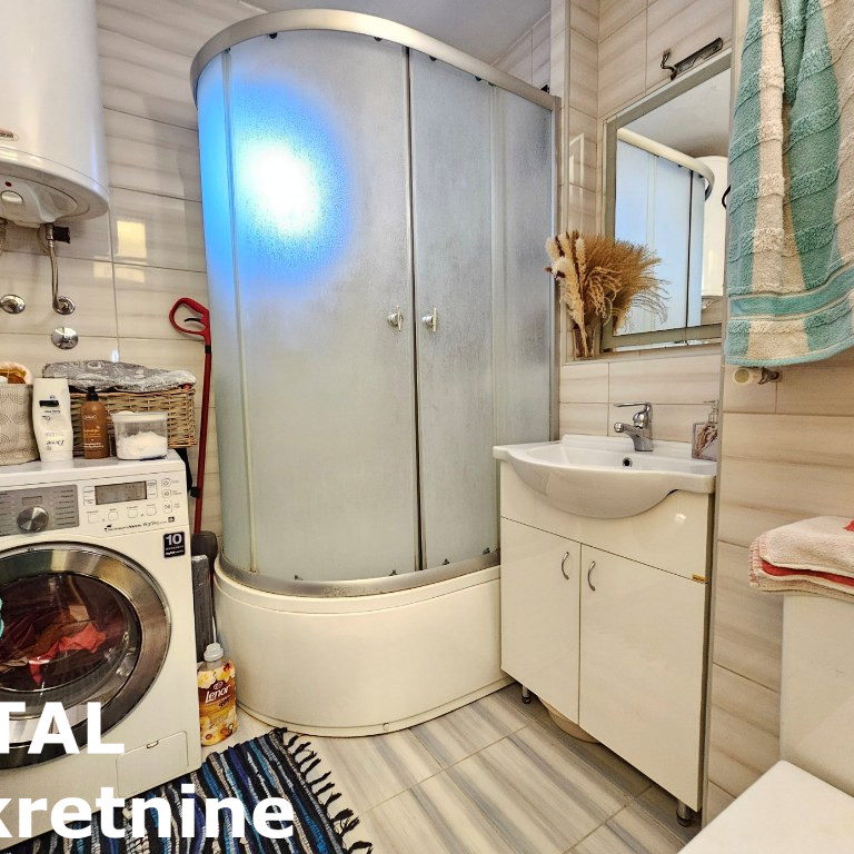 Trosoban stan na prodaju, Bulevar, Novi Sad, 65m², 198.000 €