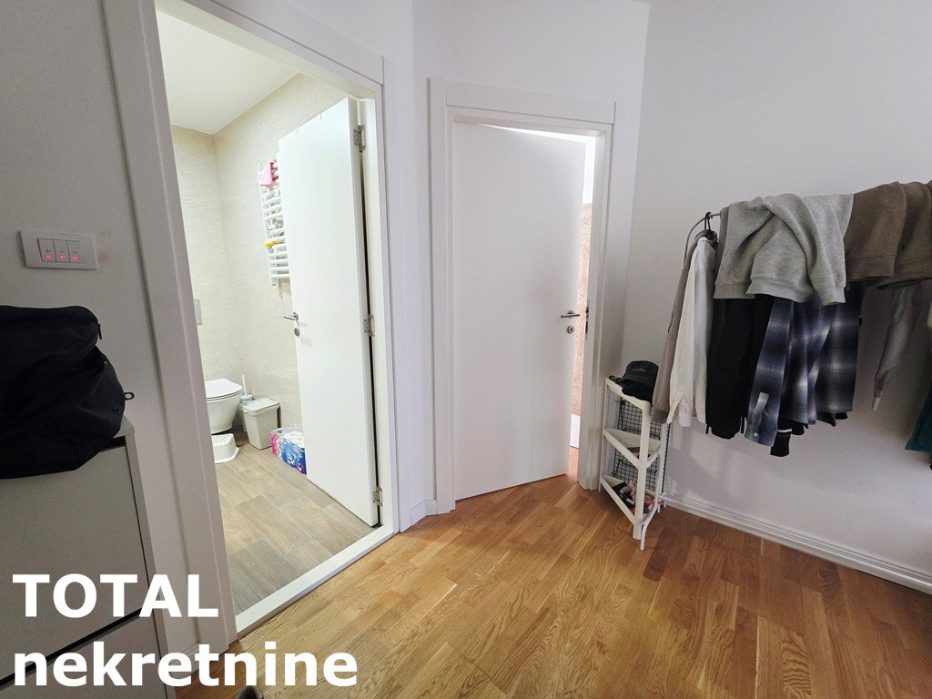 Trosoban stan na prodaju, Bulevar Patrijarha Pavla, Novi Sad, 63m², 162.000 €