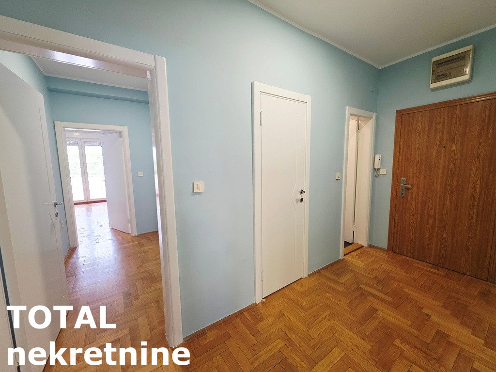 stanovi-3-re-centar-1101838-ygnqh Trosoban stan na prodaju, Centar, Novi Sad, 78m², 250.000 €