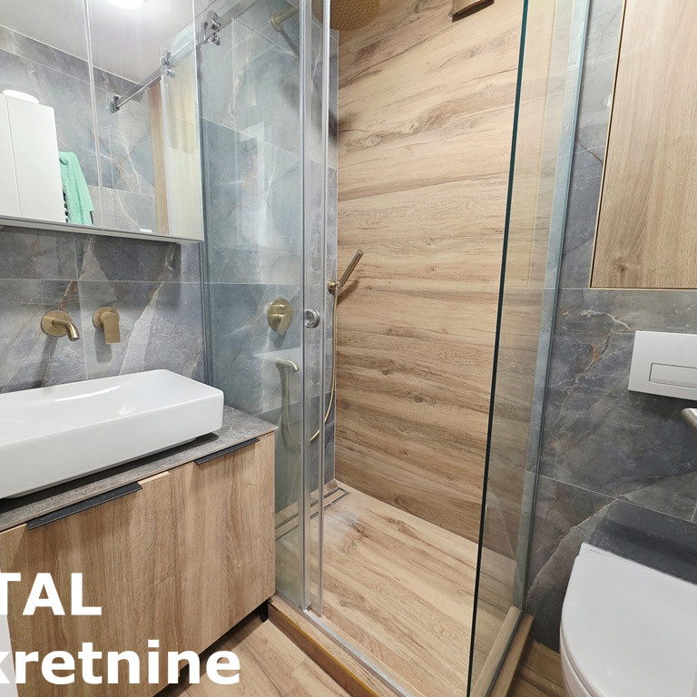Trosoban stan na prodaju, Centar, Novi Sad, 76m², 252.000 €
