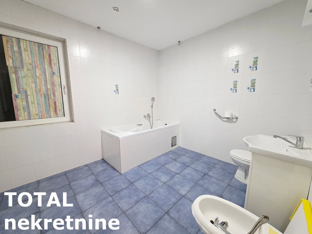 Trosoban stan na prodaju, Grbavica, Novi Sad, 70m², 175.000 €