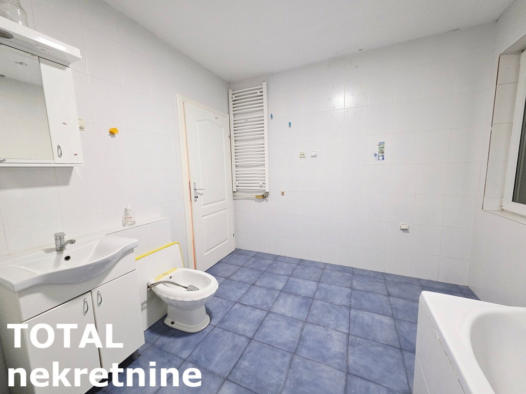 Trosoban stan na prodaju, Grbavica, Novi Sad, 70m², 175.000 €