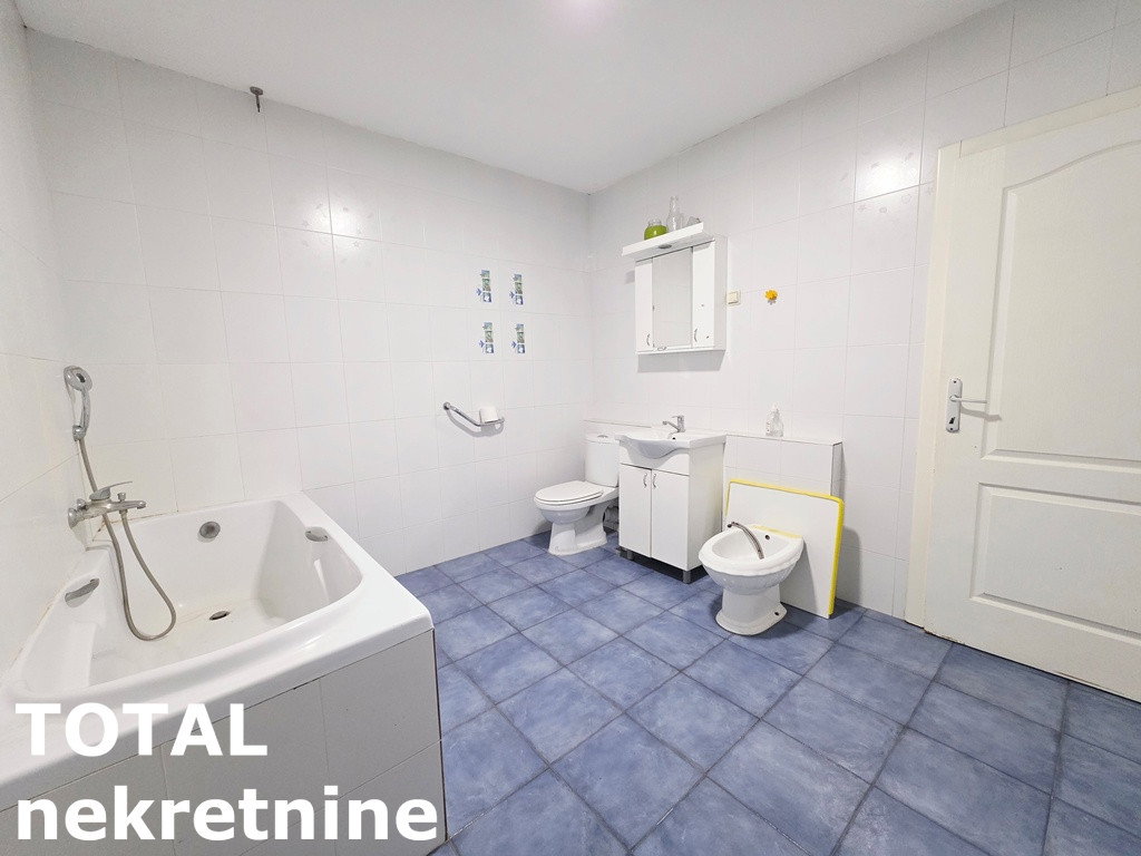 Trosoban stan na prodaju, Grbavica, Novi Sad, 70m², 175.000 €