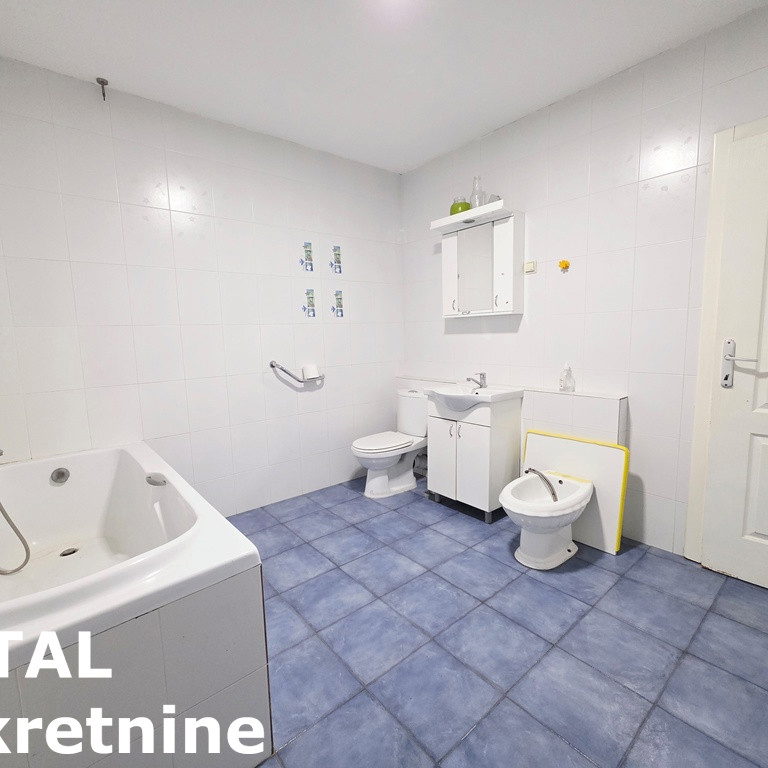 Trosoban stan na prodaju, Grbavica, Novi Sad, 70m², 175.000 €