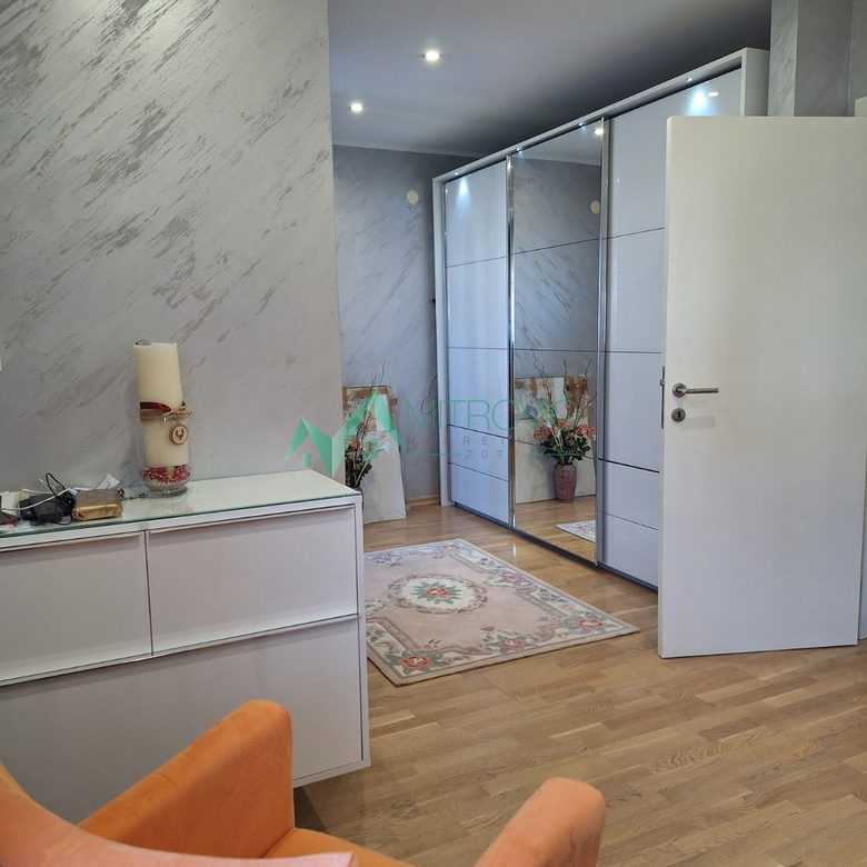 Trosoban stan na prodaju, Kamenjar, Novi Sad, 74m², 190.000 €