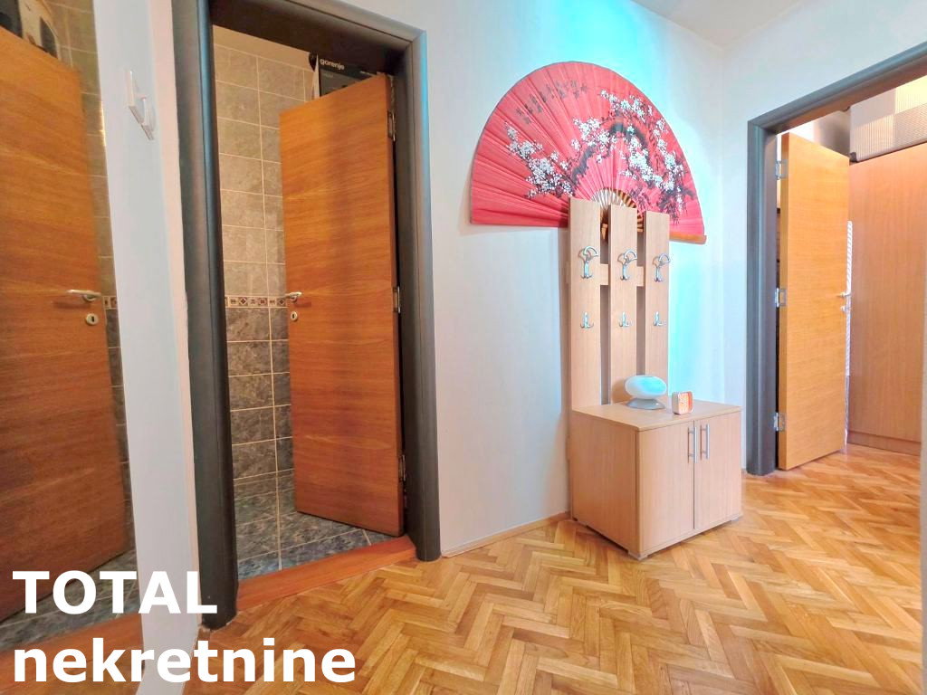 Trosoban stan na prodaju, Nova Detelinara, Novi Sad, 81m², 194.400 €