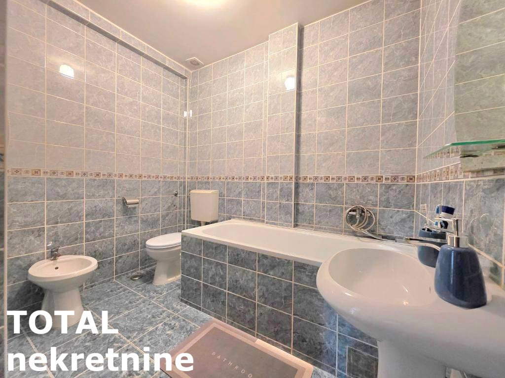 Trosoban stan na prodaju, Nova Detelinara, Novi Sad, 81m², 194.400 €