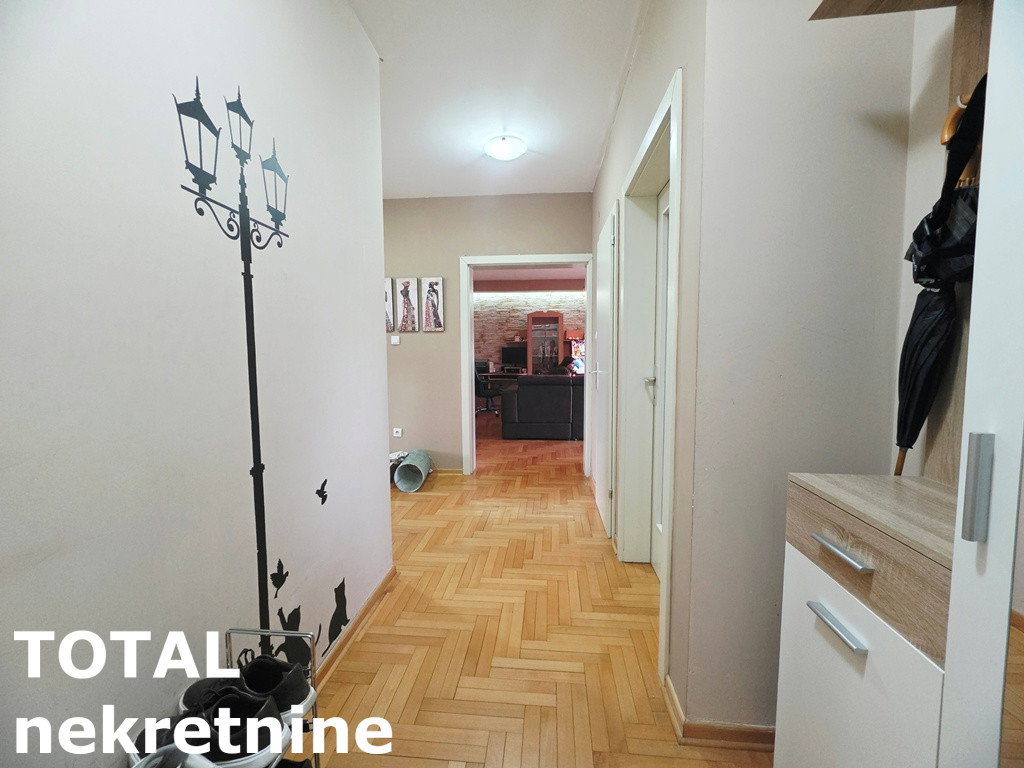 Trosoban stan na prodaju, Jugovićevo, Novi Sad, 98m², 3. sprat, 232.000 €