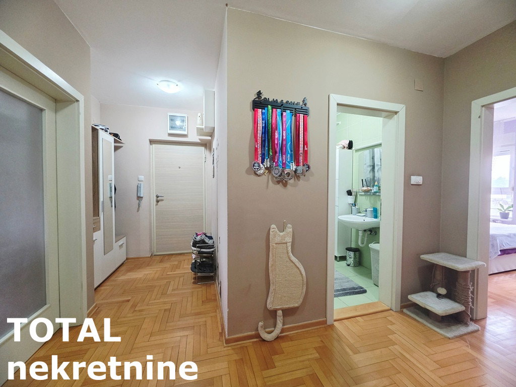 Trosoban stan na prodaju, Jugovićevo, Novi Sad, 98m², 3. sprat, 232.000 €