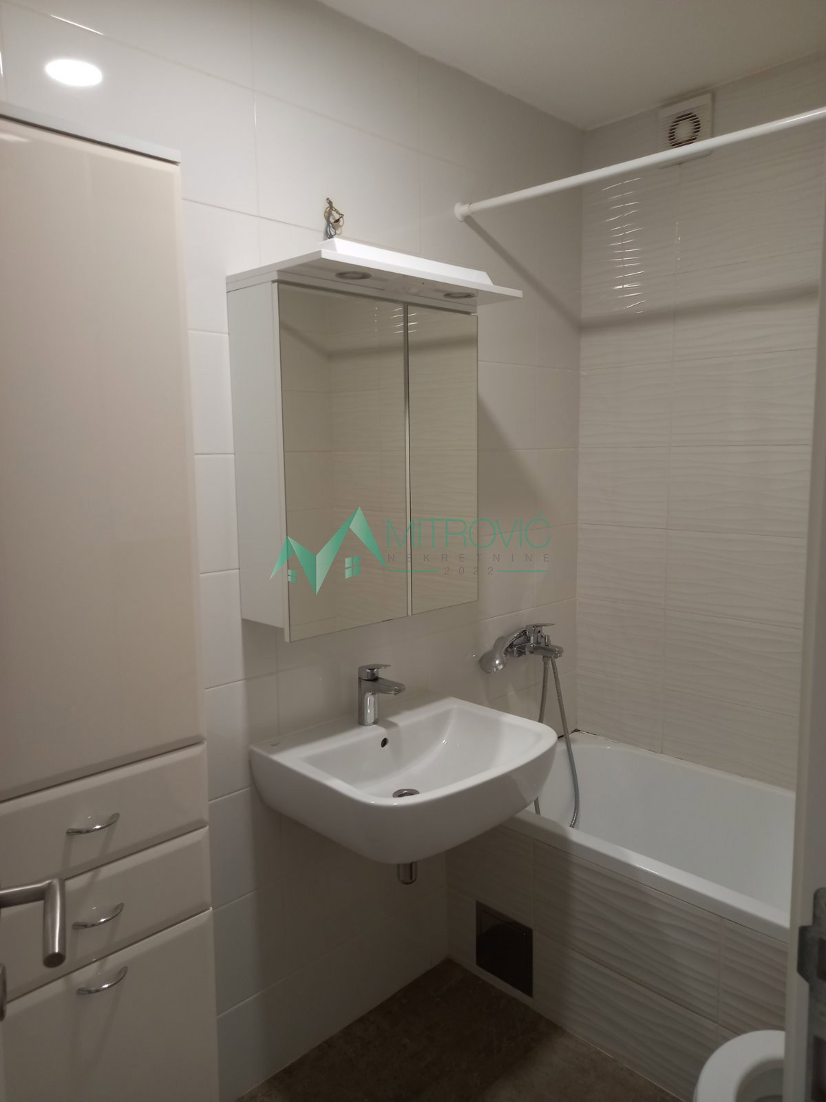 stanovi-3-re-socijalno-1003849-dn6mu Trosoban stan na prodaju, Rotkvarija, Novi Sad, 56m², 267.800 €