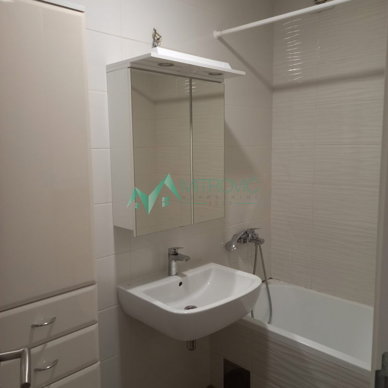 Trosoban stan na prodaju, Rotkvarija, Novi Sad, 56m², 267.800 €