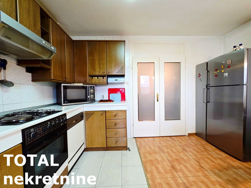 stanovi-4-dx-grbavica-1065451-d2wfk Četvorosoban stan na prodaju, Grbavica, Novi Sad, 141m², 325.000 €