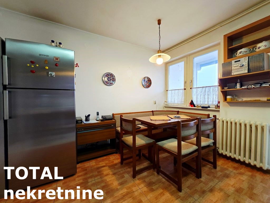 stanovi-4-dx-grbavica-1065451-kn3mb Četvorosoban stan na prodaju, Grbavica, Novi Sad, 141m², 325.000 €