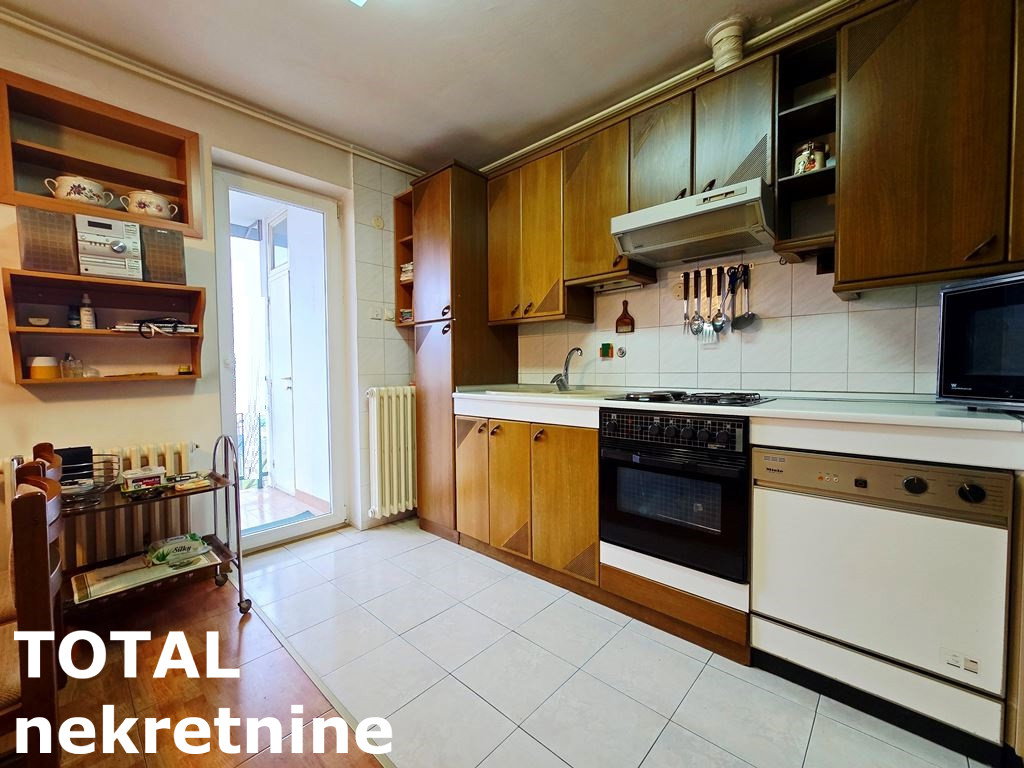 stanovi-4-dx-grbavica-1065451-momd5 Četvorosoban stan na prodaju, Grbavica, Novi Sad, 141m², 325.000 €