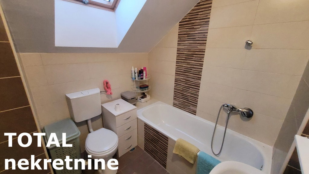 Četvorosoban stan na prodaju, Bulevar Patrijarha Pavla, Novi Sad, 77m², 179.220 €