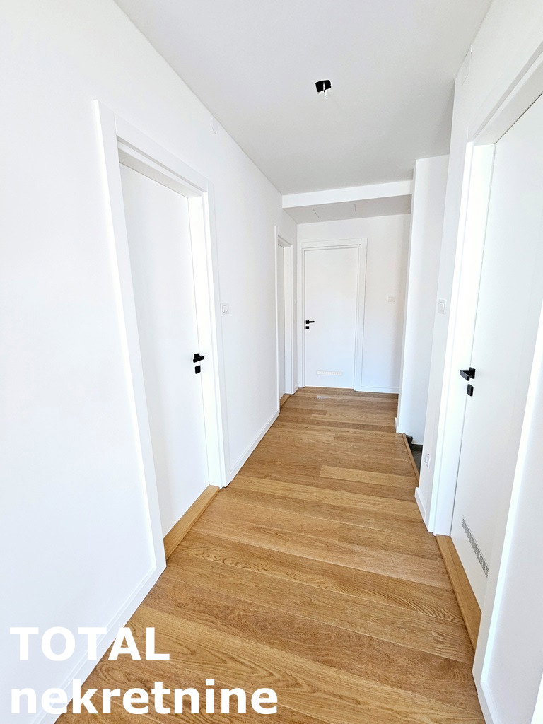 Četvorosoban stan na prodaju, Bulevar, Novi Sad, 104m², 320.320 €