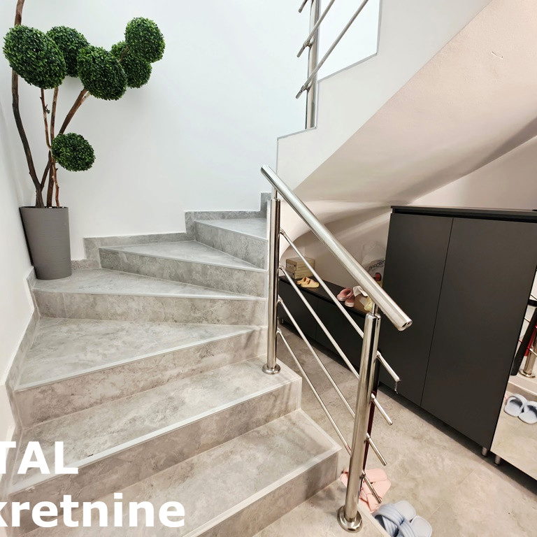 Četvorosoban stan na prodaju, Telep, Novi Sad, 113m², 250.000 €