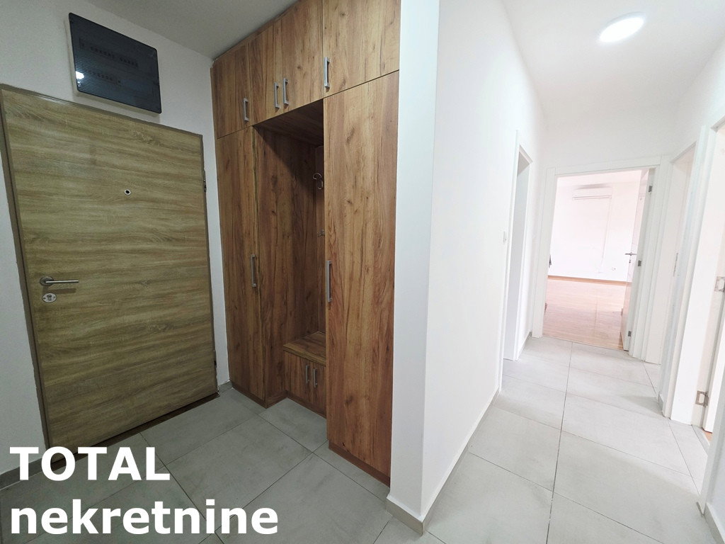 Četvorosoban stan na prodaju, Lipov Gaj, Novi Sad, 74m², 160.200 €