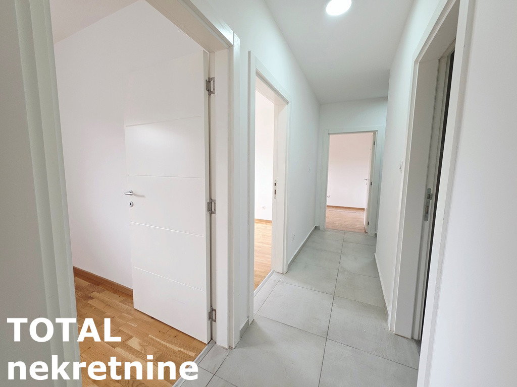 Četvorosoban stan na prodaju, Lipov Gaj, Novi Sad, 74m², 160.200 €