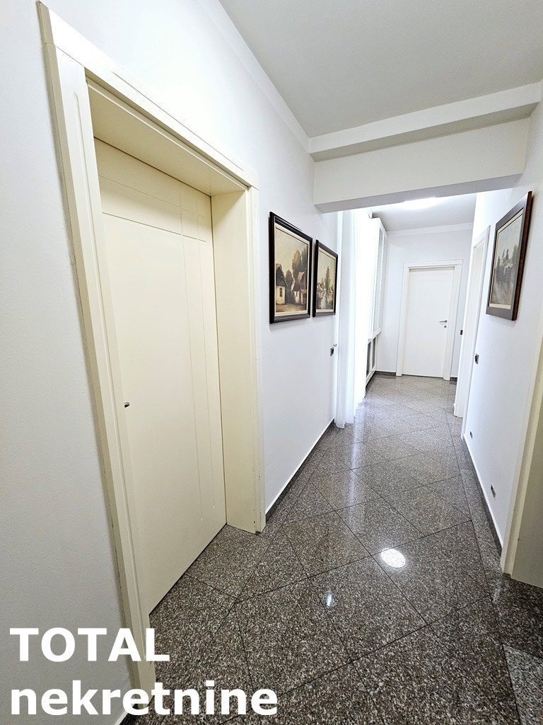 stanovi-4-re-centar-1100389-1f3qd Četvorosoban stan na prodaju, Centar, Novi Sad, 105m², 310.000 €