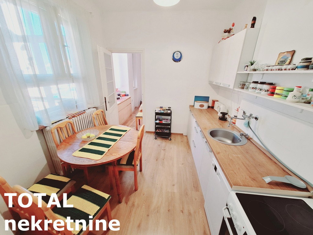 stanovi-4-re-centar-1100426-cowfl Četvorosoban stan na prodaju, Centar, Novi Sad, 127m², 381.000 €