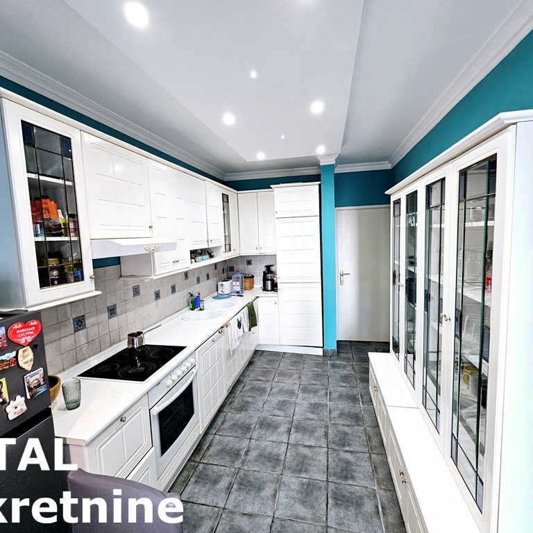 Četvorosoban stan na prodaju, Centar, Novi Sad, 117m², 370.000 €