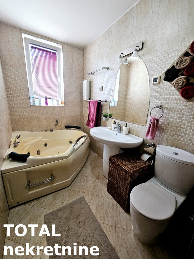 Četvorosoban stan na prodaju, Grbavica, Novi Sad, 115m², 291.000 €