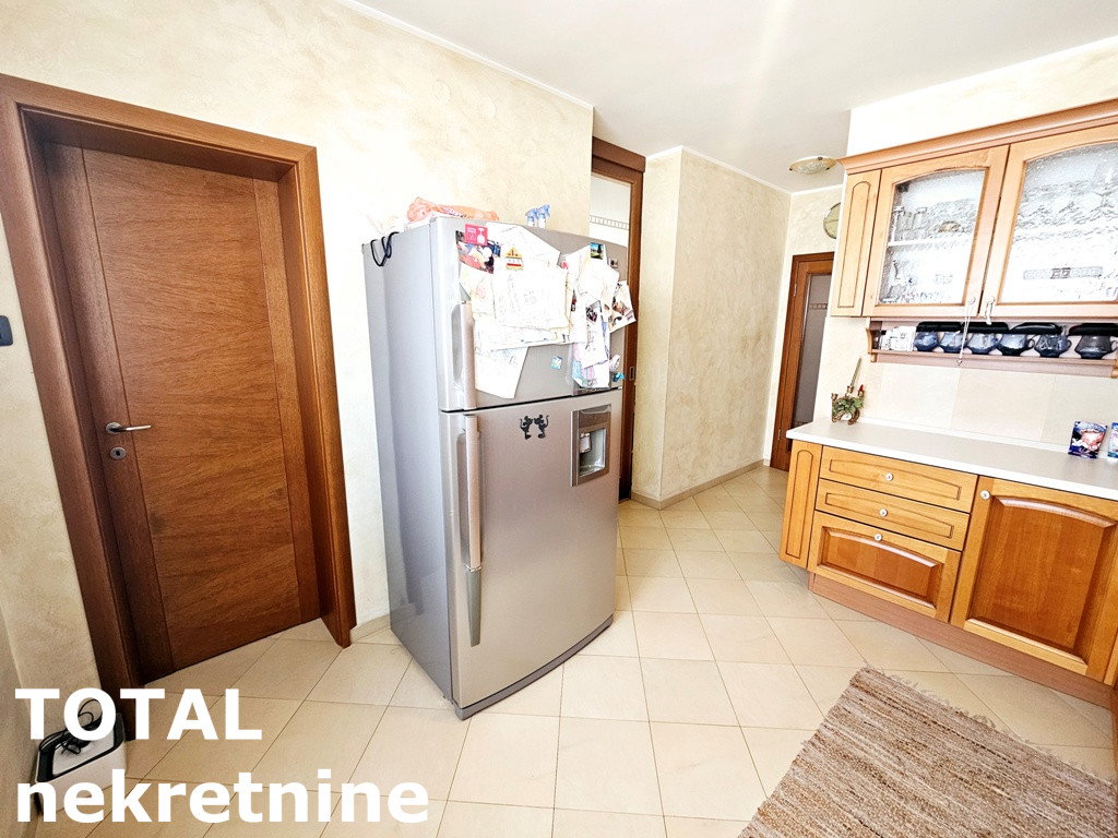 Četvorosoban stan na prodaju, Grbavica, Novi Sad, 115m², 291.000 €