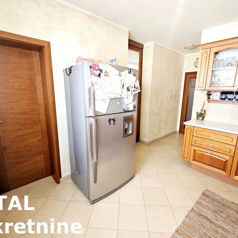 Četvorosoban stan na prodaju, Grbavica, Novi Sad, 115m², 291.000 €