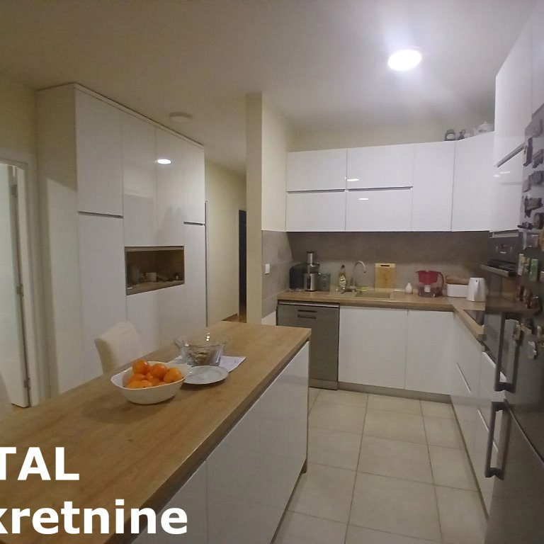 Četvorosoban stan na prodaju, Nova Detelinara, Novi Sad, 92m², 273.000 €