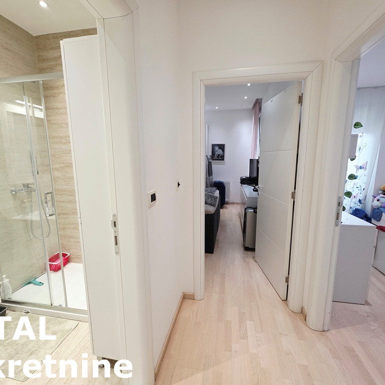 Četvorosoban stan na prodaju, Nova Detelinara, Novi Sad, 97m², 300.700 €